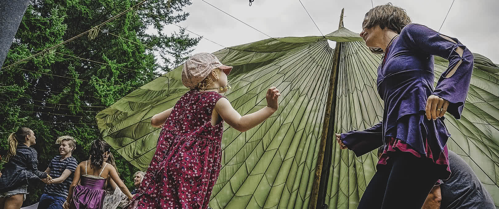 kid enjoying festival